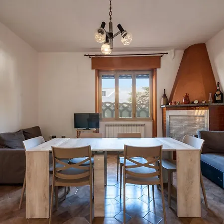 Casa Lucia A شقة